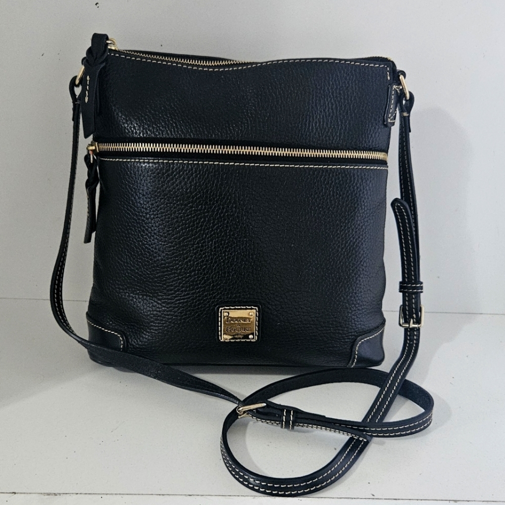 Like!New!Dooney and bourke Black Pebbled Leather Crossbody Bag - Picture 1 of 12